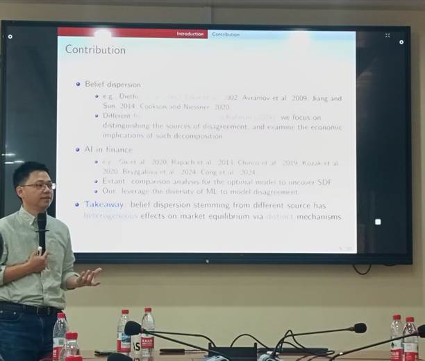 桌子上的电脑萤幕画面AI 生成的内容可能不正确。