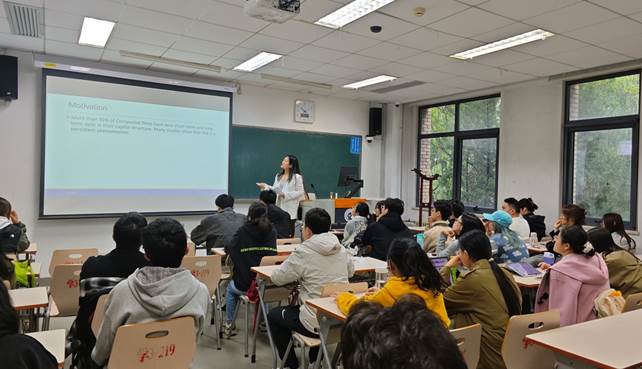 会议室里的人们AI 生成的内容可能不正确。